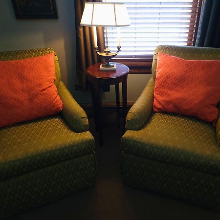 Altland House Inn & Suites Abbottstown ภายนอก รูปภาพ