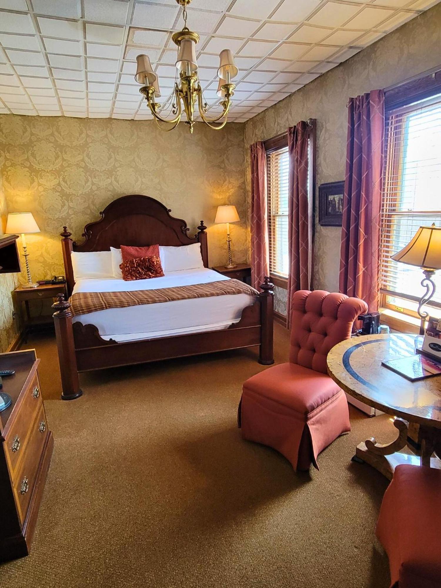 Altland House Inn & Suites Abbottstown ภายนอก รูปภาพ