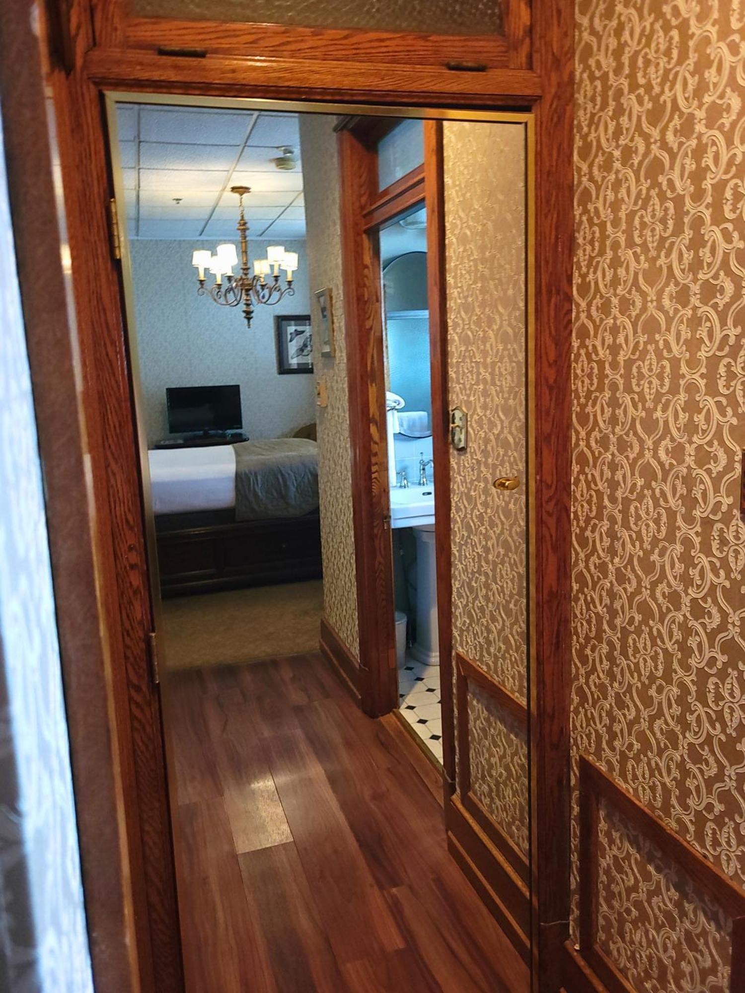 Altland House Inn & Suites Abbottstown ภายนอก รูปภาพ