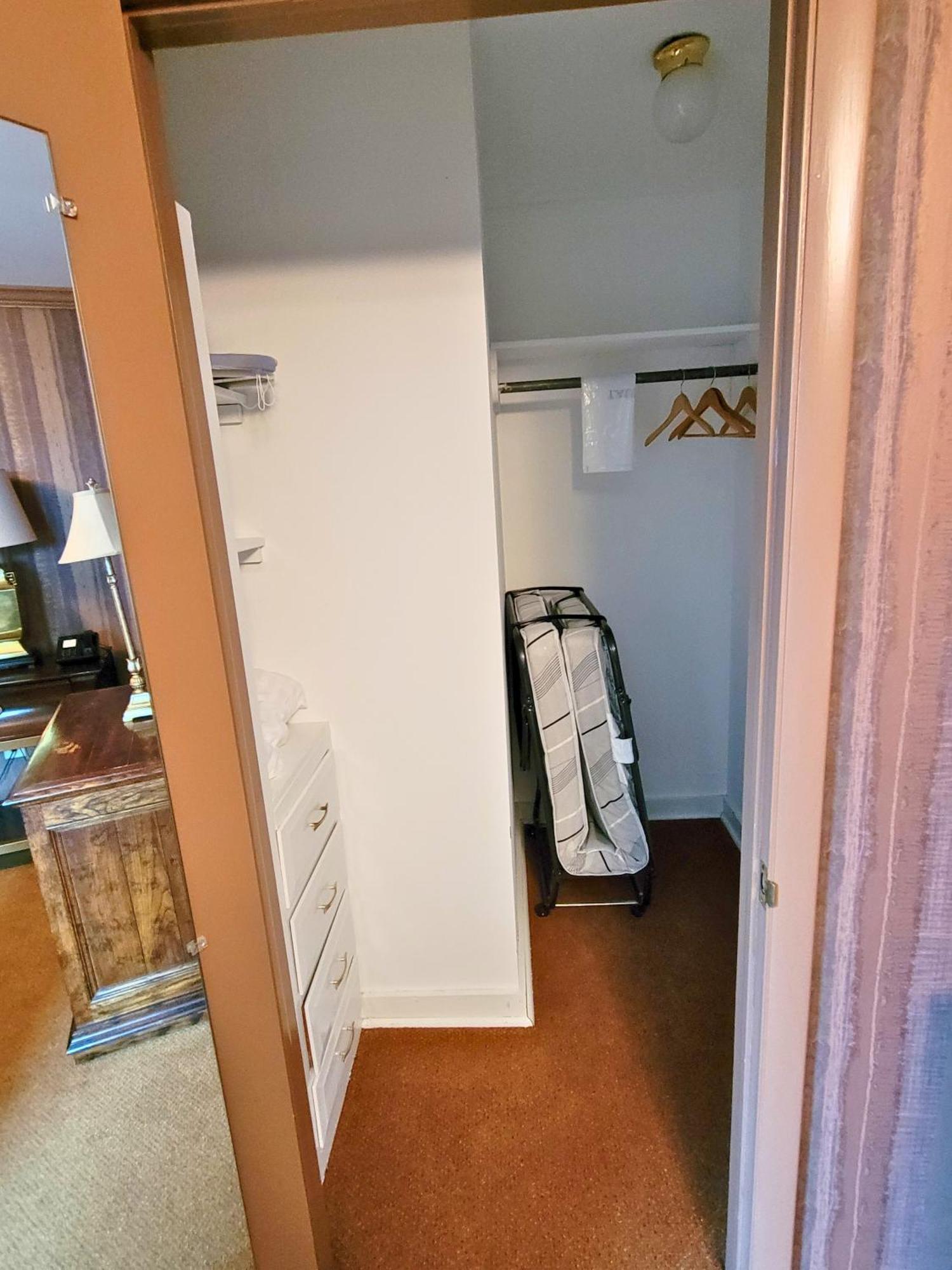 Altland House Inn & Suites Abbottstown ภายนอก รูปภาพ